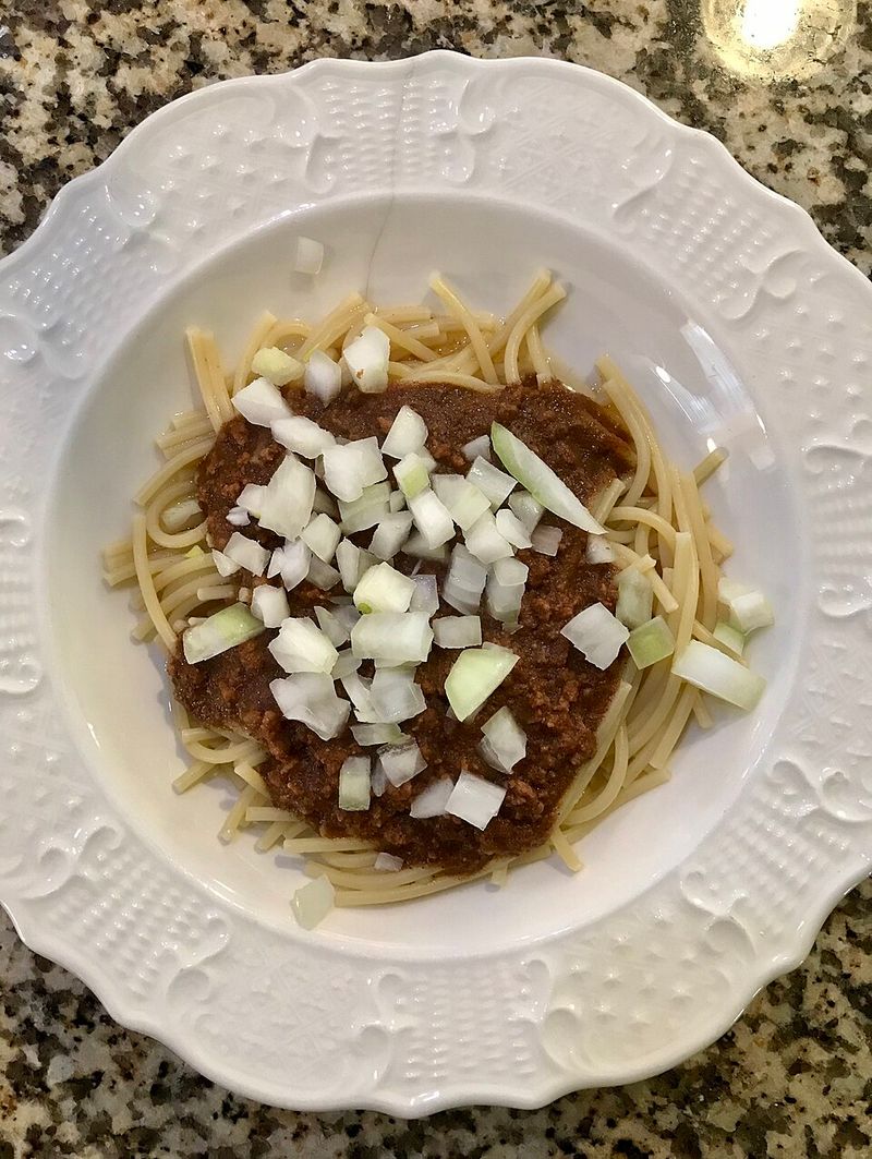 Chili on spaghetti