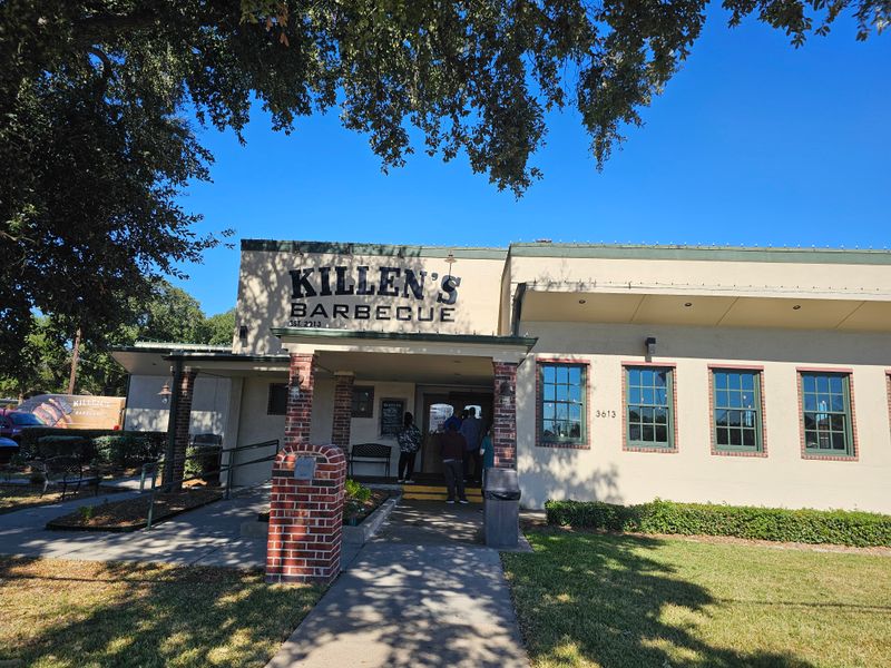15 Texas BBQ Joints Serving Brisket So Tender Locals Plan Their Day Around It 14 Killen's Barbecue - Pearland, Texas