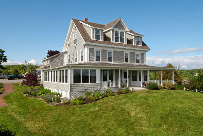 Topside Inn - Boothbay Harbor, Maine