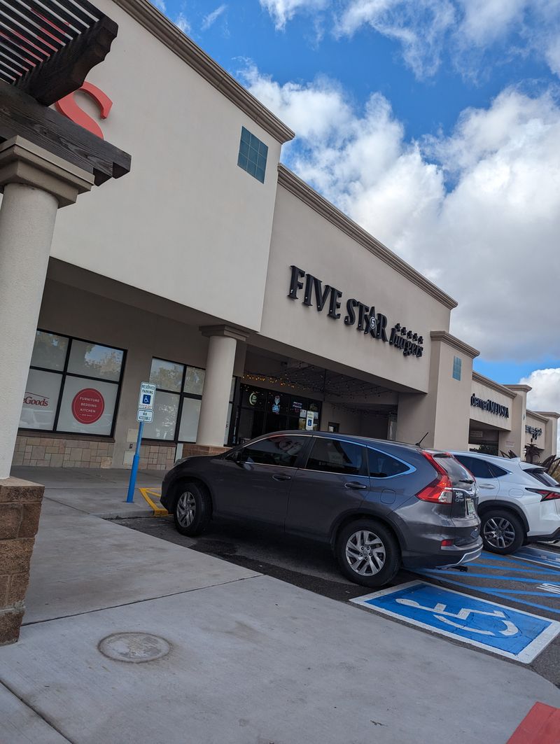 I Spent A Day In New Mexico Hunting 9 Green Chile Cheeseburgers And 2 Were Instant Favorites 9 5 Star Burgers - Albuquerque, New Mexico