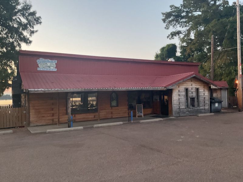 The Boat House Restaurant - Hornbeak, TN