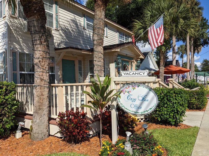 Kansas Late-Night Kitchens That Stay Busy Long After The Town Goes Quiet 8 The Cozy Inn