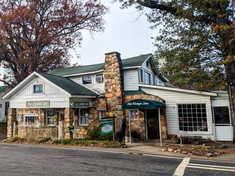 Old Vinings Inn - Atlanta, Georgia
