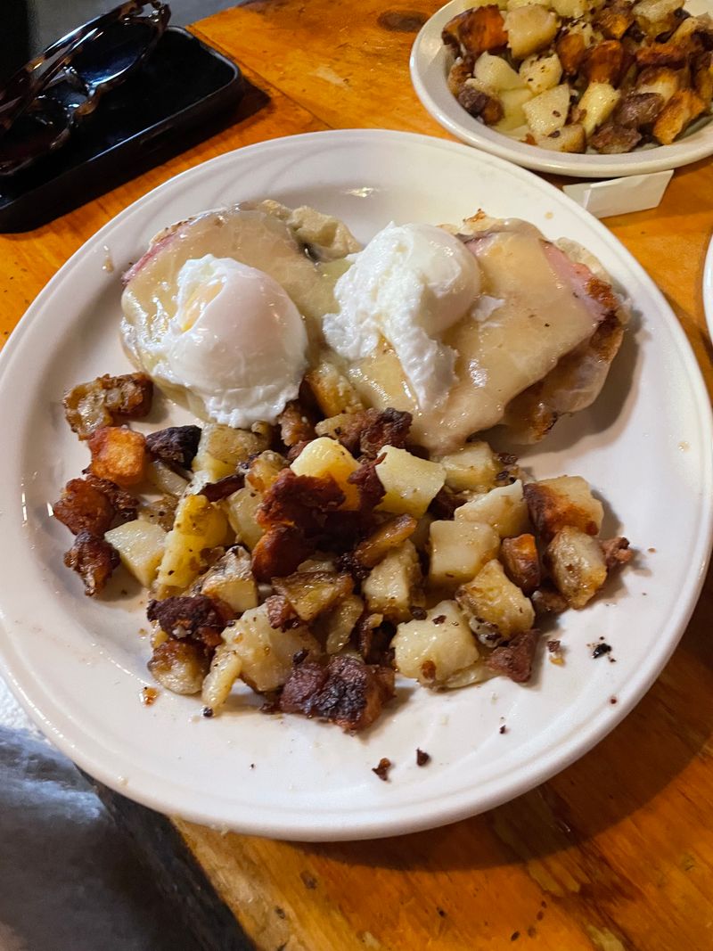 This Vermont Log-Cabin Diner Serves Maple-Glazed Bacon And Fluffy Pancakes That Make Every Morning Feel Like a Ski Weekend Treat 15 Home Fries With Perfect Crisp