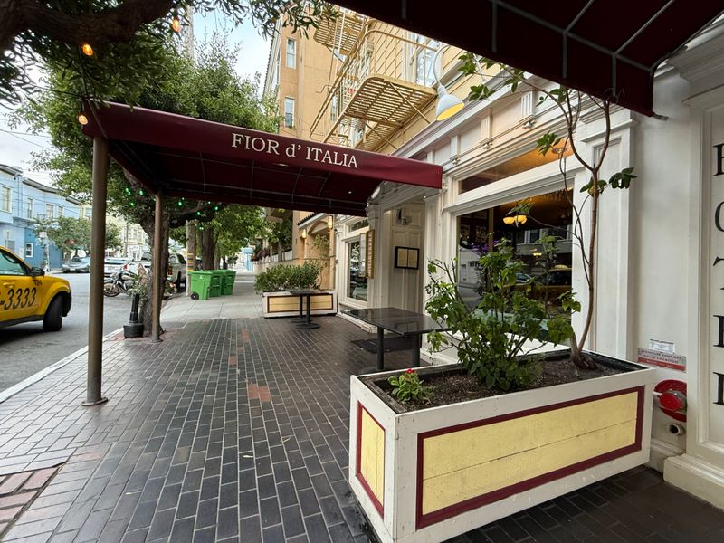 17 Old-School Italian Restaurants Where the Decor Hasn’t Changed in Decades 21 Fior D’Italia — San Francisco, California