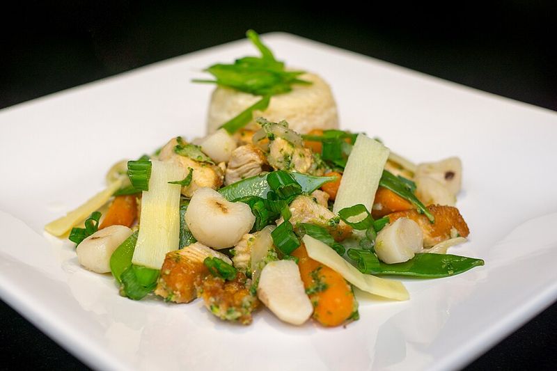 10 Chinese Restaurant Staples Nutritionists Secretly Approve Of 11 Moo Goo Gai Pan