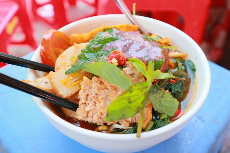 Light but Full of Flavor - 15 Vietnamese Dishes Perfect for Hot Summer Days 12 Bun Rieu (tomato crab noodle soup)