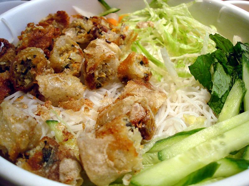 Bun Cha Gio (Noodles with Fried Spring Rolls)