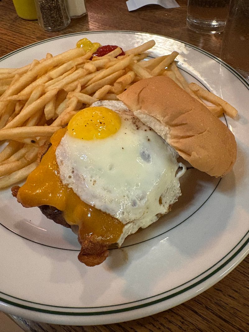 This Wisconsin Capitol-Square Tavern Serves Fried Cheese Curds And Brats That Taste Like Friday Night At A Supper Club 8 The Old Fashioned Burger