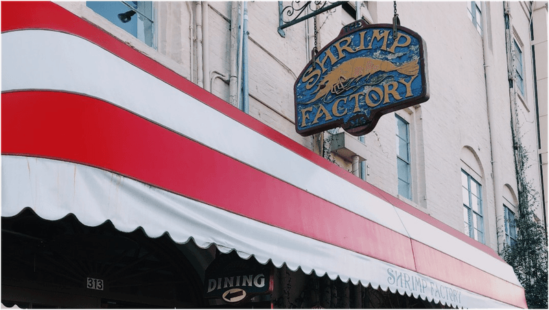 8 Georgia Fish Fry Houses That Turn Friday Nights Into A Southern Tradition 7 The Shrimp Factory - Savannah, Georgia