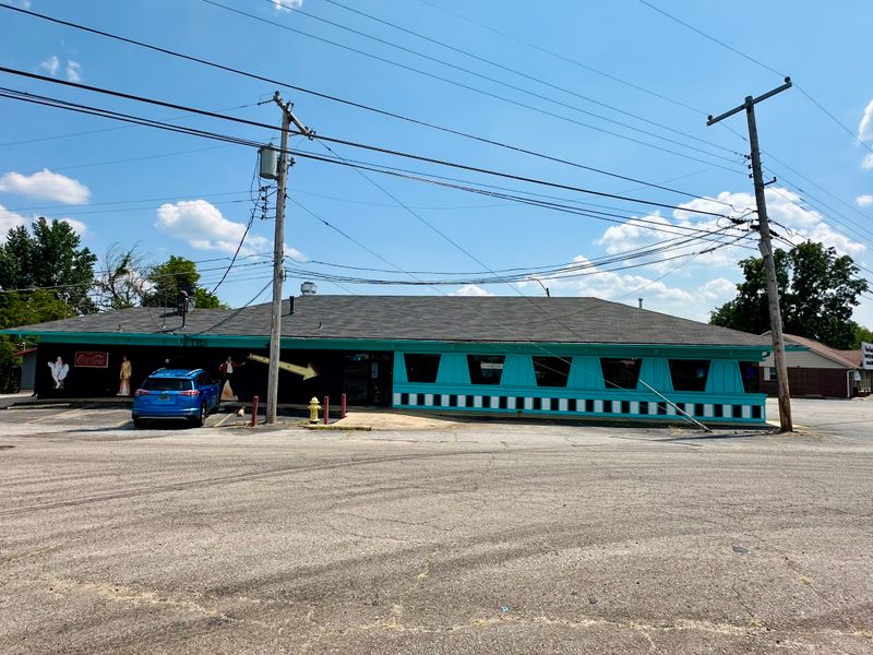 11 Comfort-Food Diners Across America That Prove Big Portions Aren’t Going Anywhere 10 Dairy Dip Diner - Van Buren - Van Buren, Arkansas