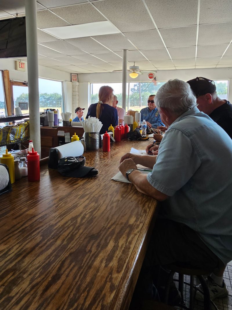 This Georgia Drive-In Serves Chili Dogs Locals Swear Taste Exactly Like They Remember From Childhood 13 Limited Hours, Big Payoff