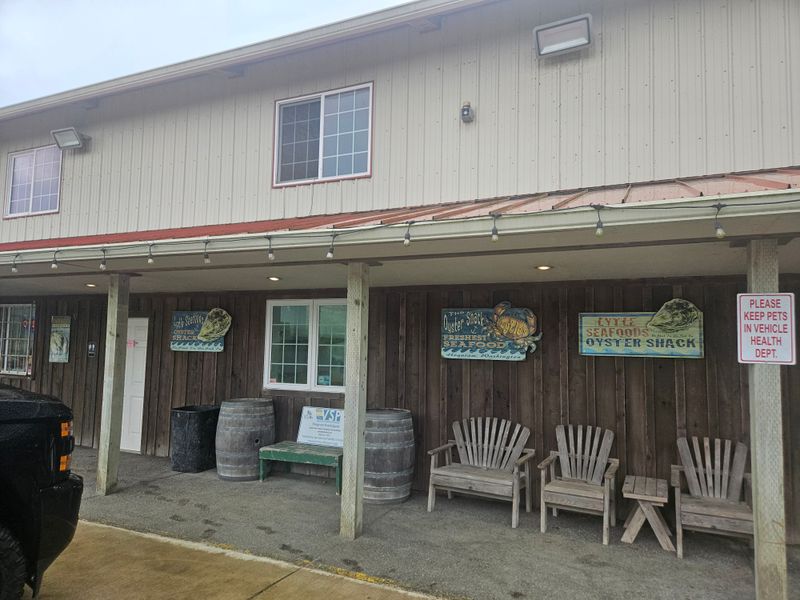 8 Washington Coastal Cafés Serving Cod Sandwiches That Taste Like Sea Air and Sunshine 10 Lytle Seafoods - Hoquiam, Washington