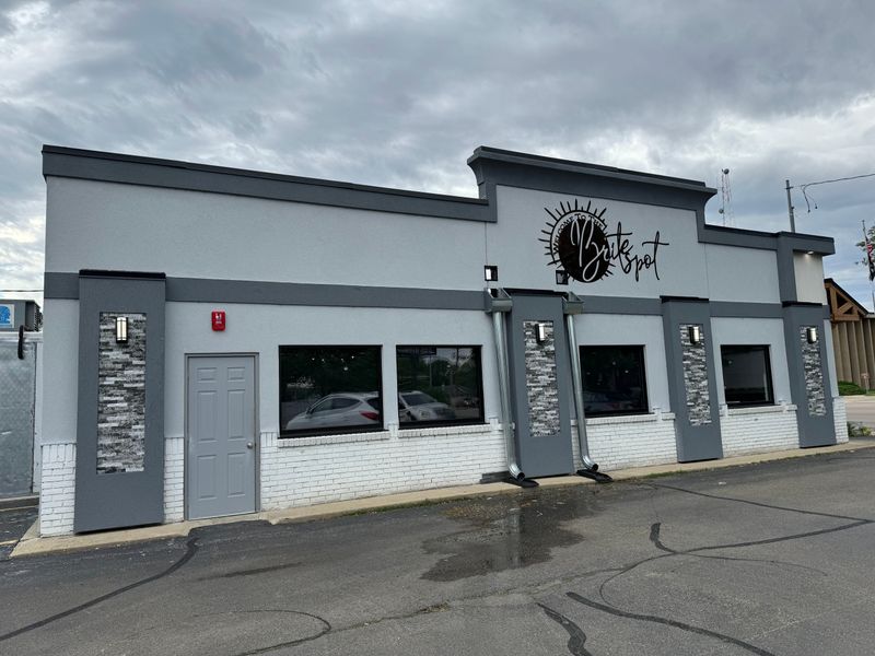 9 Hidden Illinois Diners Where Blue Plate Specials Still Arrive Piled High 11 The New Brite Spot Family Restaurant - Ottawa, Illinois