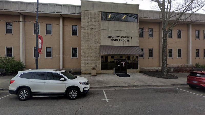 9 Tennessee Hot Dog Stands Keeping Slaw, Mustard, and Chili Exactly As Locals Expect 10 Snick Dawgs & Catering - Cleveland, Tennessee