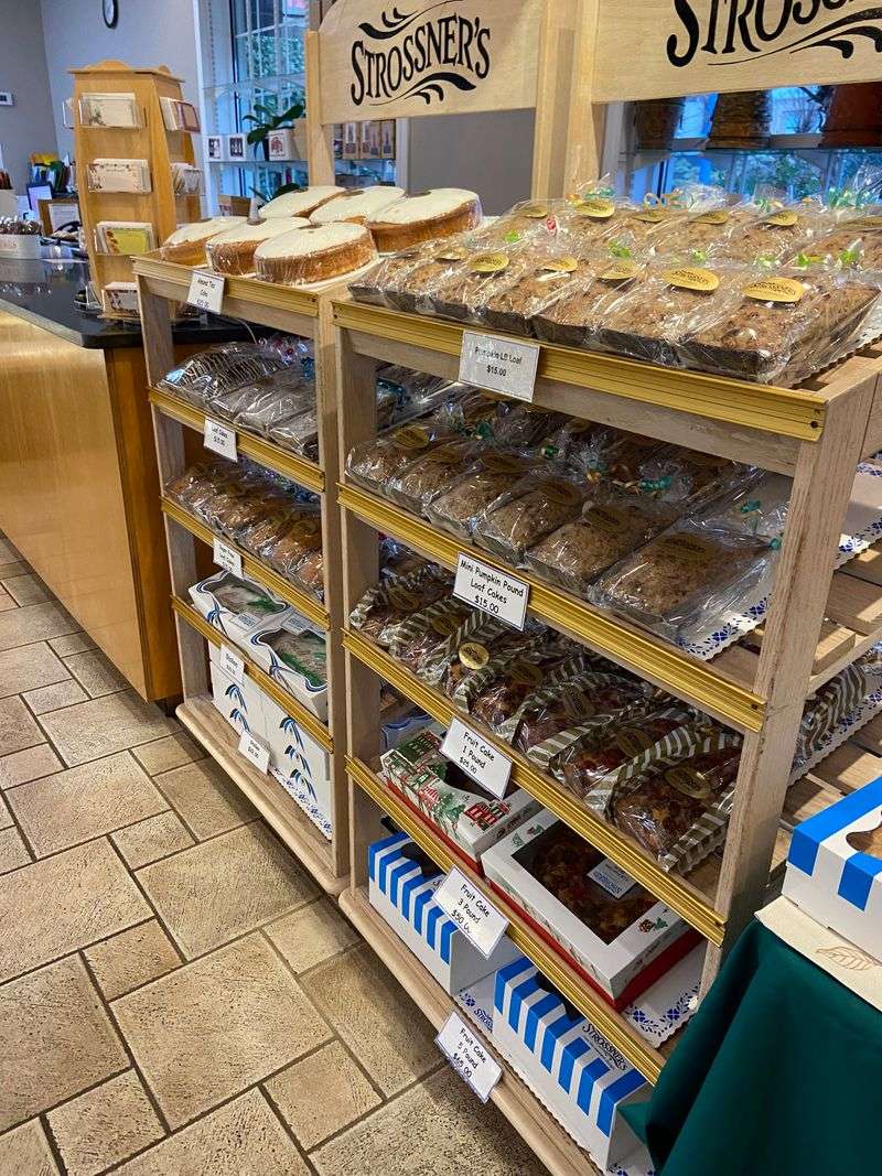 This South Carolina Bakery Café Whips Up Layer Cakes And Cream Pies Locals Say Have Been “Greenville’s Sweet Tooth” Since 1947 9 Creamy Banana Cream Pie