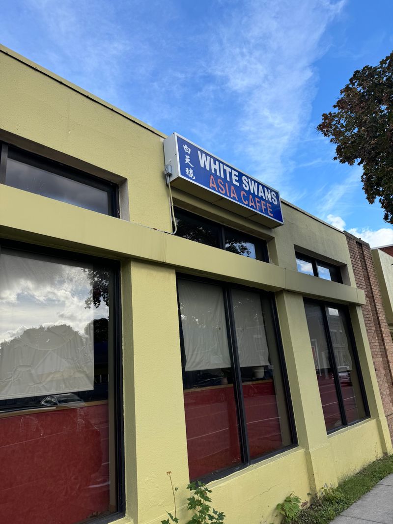 16 New York Neighborhood Chinese Spots Locals Rely On For Takeout Night After Night 12 White Swans - Rochester, New York