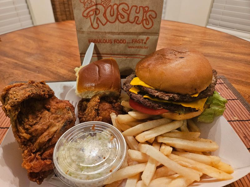 This South Carolina Burger Stand Feels Frozen In Time – And That’s Exactly Why It Works 8 Coleslaw That Brightens The Plate