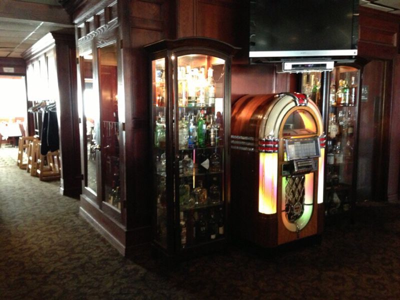 12 Wisconsin Fish Fry Halls Where Friday Nights Still Feel Like A Tradition 9 The Esquire Supper Club - Madison, Wisconsin