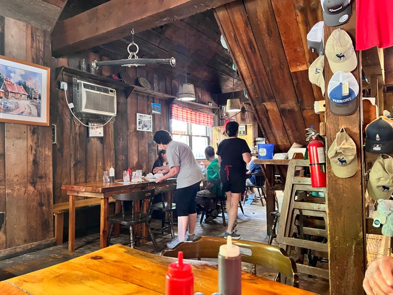 This Vermont Log-Cabin Diner Serves Maple-Glazed Bacon And Fluffy Pancakes That Make Every Morning Feel Like a Ski Weekend Treat 18 Kid-Friendly, Crowd-Ready Vibes