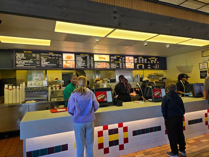This South Carolina Burger Stand Feels Frozen In Time – And That’s Exactly Why It Works 9 Drive-Thru Rhythm and Speed