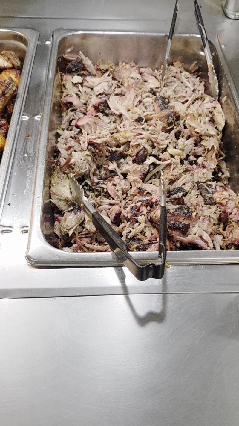This Mississippi Buffet Serves Southern Comfort Food Locals Say Is Worth Loosening The Belt 15 Bar B Que That Smells Like Saturday