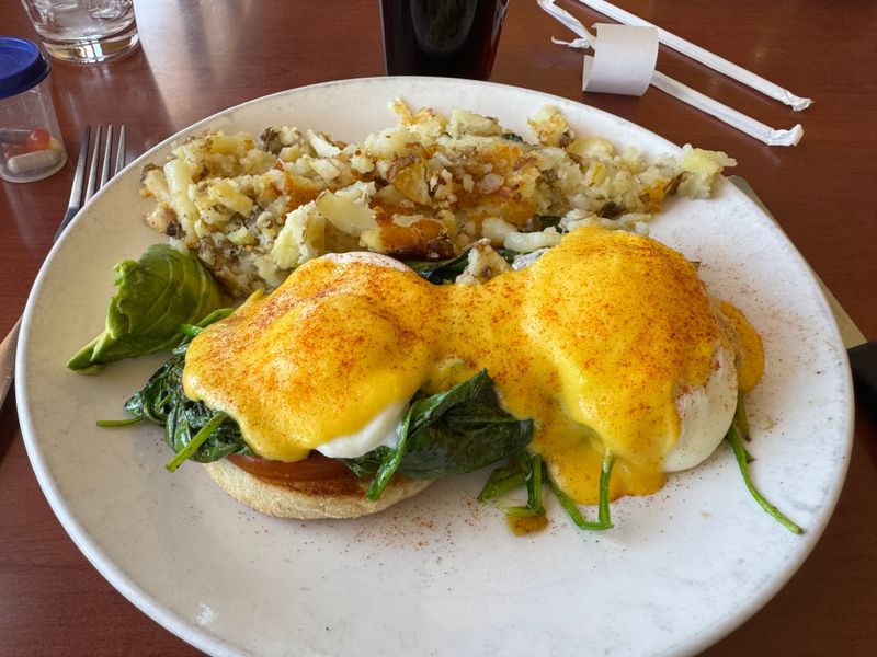 Eggs Benedict Classic