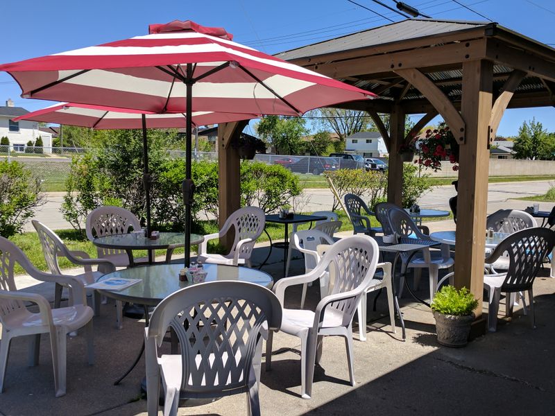 14 Midwest Town Squares Where Cafés And Corner Shops Turn Saturdays Into Rituals 14 Breakfast Club - Madison Heights, Michigan