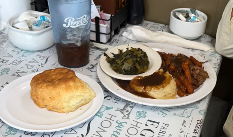 This Florida Biscuit Barn Serves Fluffy Biscuits And Sausage Gravy Locals Call the “Real Southern Deal” 14 Vegetarian Biscuit Breakfast