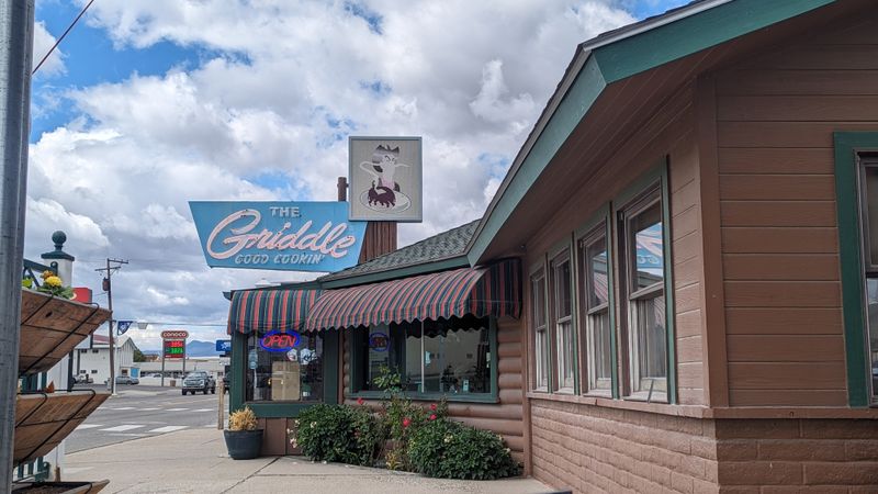 This Nevada High-Desert Breakfast House Serves Pecan-Crusted French Toast Road-Trippers Still Dream About 16 Hours, Location, and Easy Access