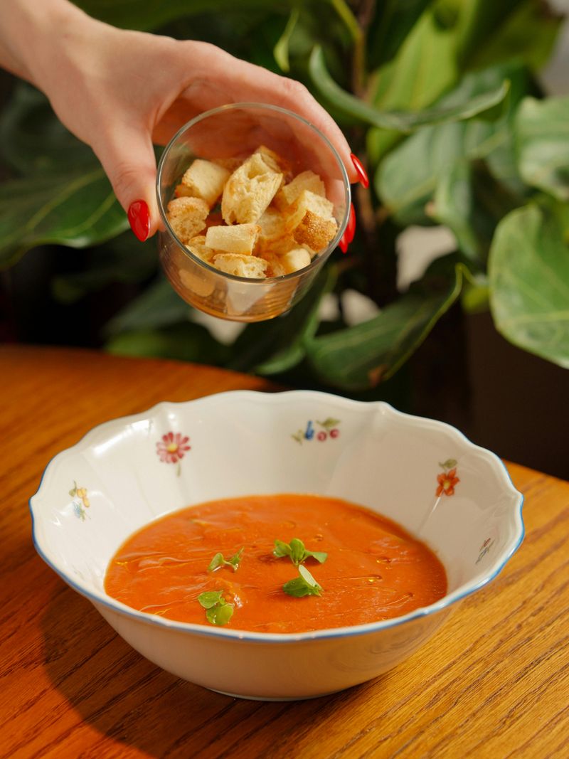 Tomato bisque (classic lunch soup)