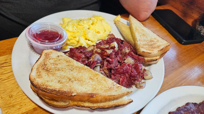 This Nevada High-Desert Breakfast House Serves Pecan-Crusted French Toast Road-Trippers Still Dream About 12 Corned Beef Hash Comfort