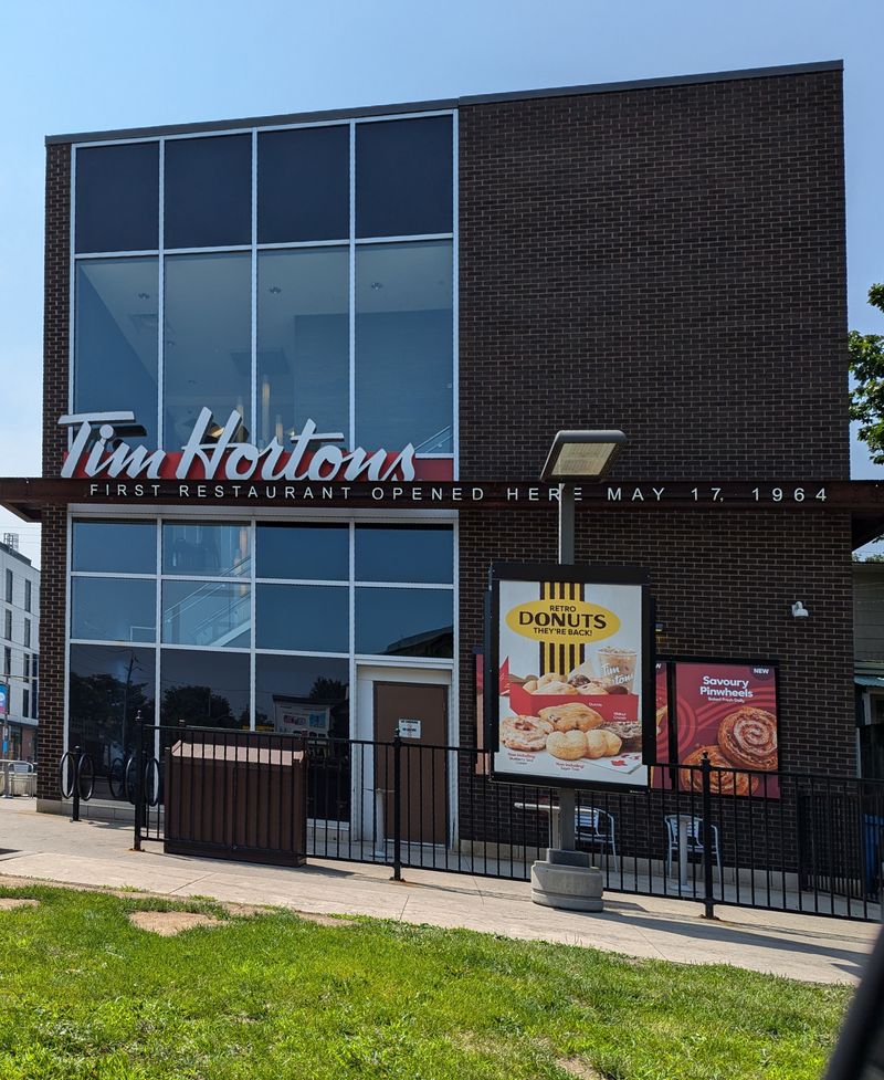 Tim Hortons - ON L8S 1C8, Canada