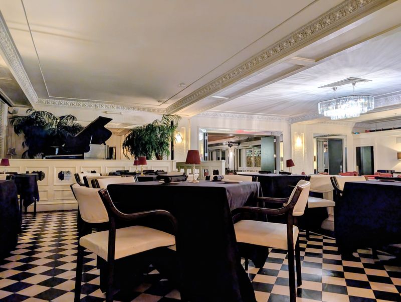 The Commodore Bar & Restaurant - St Paul, Minnesota