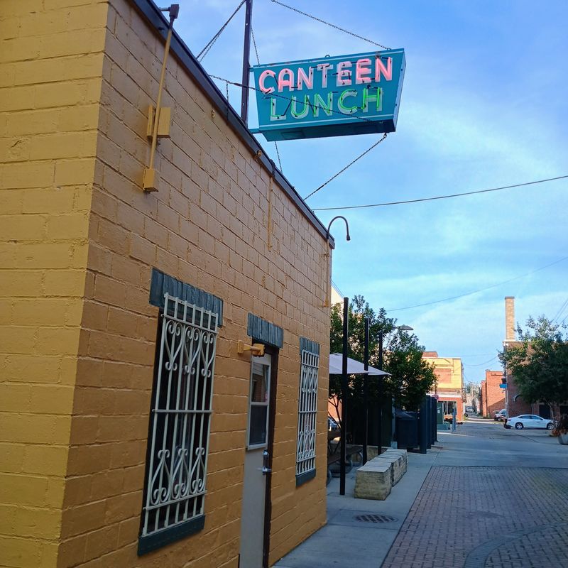 Canteen Lunch in the Alley - Ottumwa, Iowa