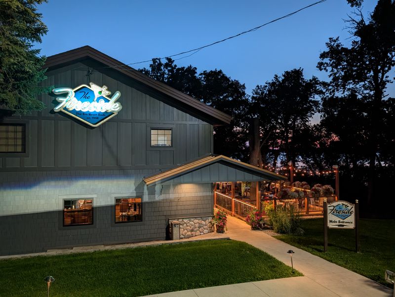 11 Minnesota Pizza Parlors That Still Use Brick Ovens Older Than the Town 13 The Fireside - Detroit Lakes