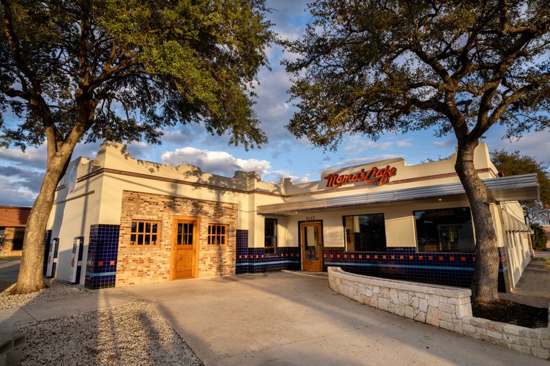 23 Small-Town Bakeries Across America Selling Cinnamon-Sugar Doughnuts That Vanish by Mid-Morning 24 Mama's Cafe - San Antonio, Texas