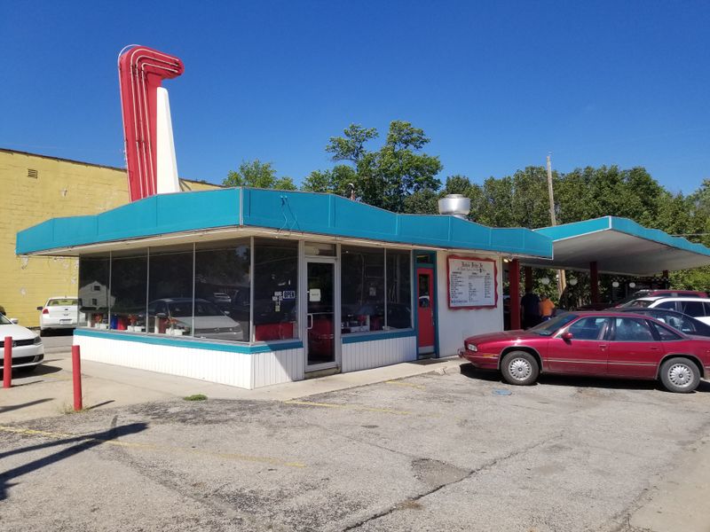13 Kansas Chicken Fried Steak Plates That Still Come Out Golden And Loudly Crisp 9 Bobo's Drive In – Topeka, Kansas
