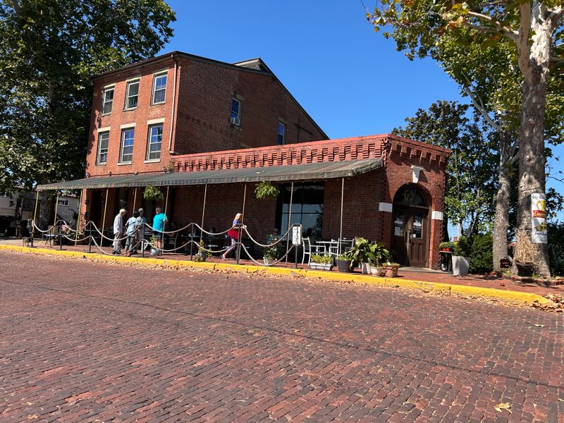 This Ohio Riverfront Bistro Serves Lobster Mac ’N’ Cheese Locals Say Is Worth The Drive To The Riverfront 20 Tips For First Timers