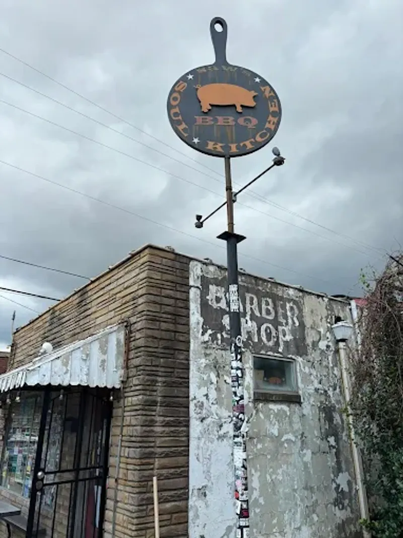 13 Alabama BBQ Buffets Where Smoky Ribs And Banana Pudding Share The Spotlight 14 SAW’s Soul Kitchen - Birmingham, Alabama