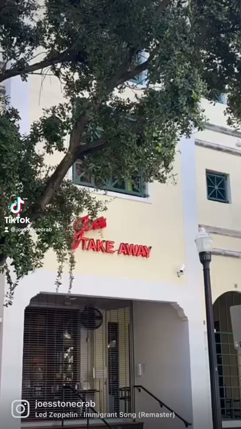 50 States, 50 Restaurants Every Food Lover Should Try 14 Joe's Stone Crab – Miami Beach, Florida