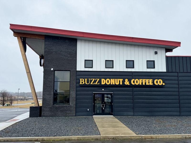19 Small-Town Coffee-and-Donut Counters Across America That Still Open Before Sunrise 15 Buzz Donut And Coffee - Paducah, Kentucky