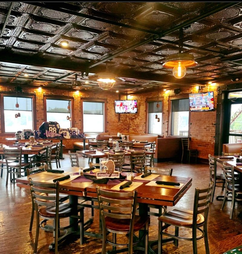 Shindigs Bar & Grill - Winfield, Kansas