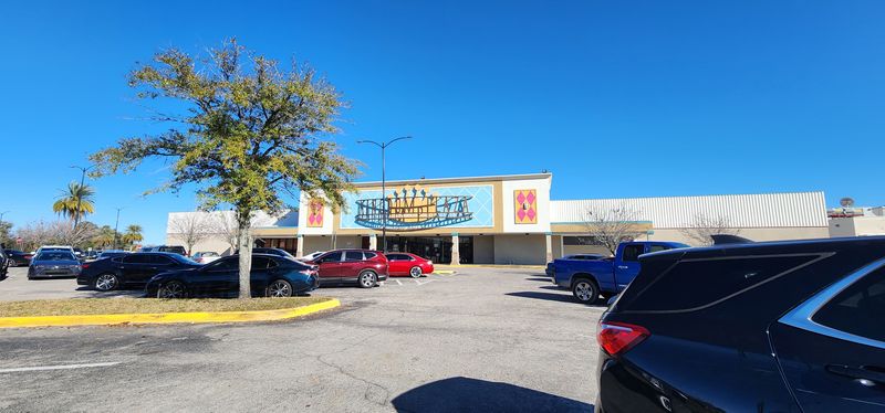 9 Soul Food Plates Across America That Fans Say Taste Like Real Sunday Dinner 11 Soul Food Bistro - Jacksonville, Florida