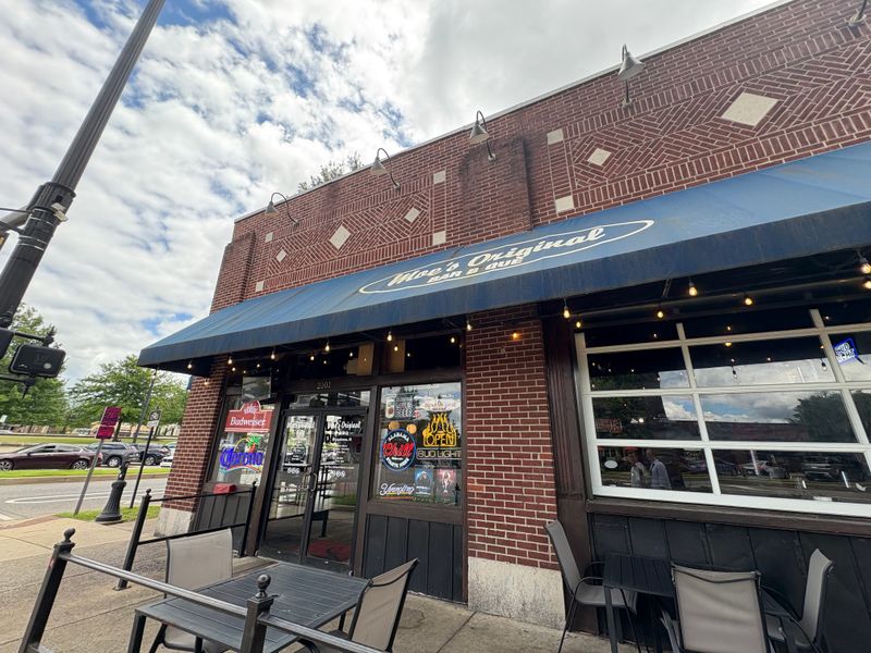 13 Alabama BBQ Buffets Where Smoky Ribs And Banana Pudding Share The Spotlight 12 Moe’s Original BBQ - Tuscaloosa, Alabama