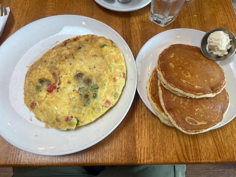 This Minnesota Pancake House Flips Cakes Bigger Than The Plate 9 Souffle Omelette Surprise