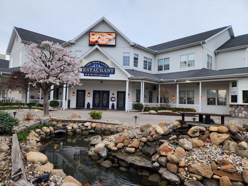 15 Roadside Pie Counters Across America Where Slices Are Still Cut Extra Thick 16 Blue Gate Restaurant & Bakery - Shipshewana, Indiana