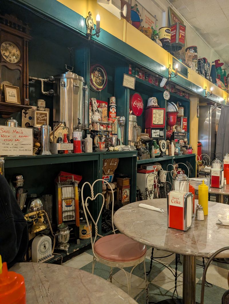 This Phoenix Drive-In Still Spins Shakes Locals Say Taste Exactly Like Their Childhood 12 Homemade Pies Worth The Hype