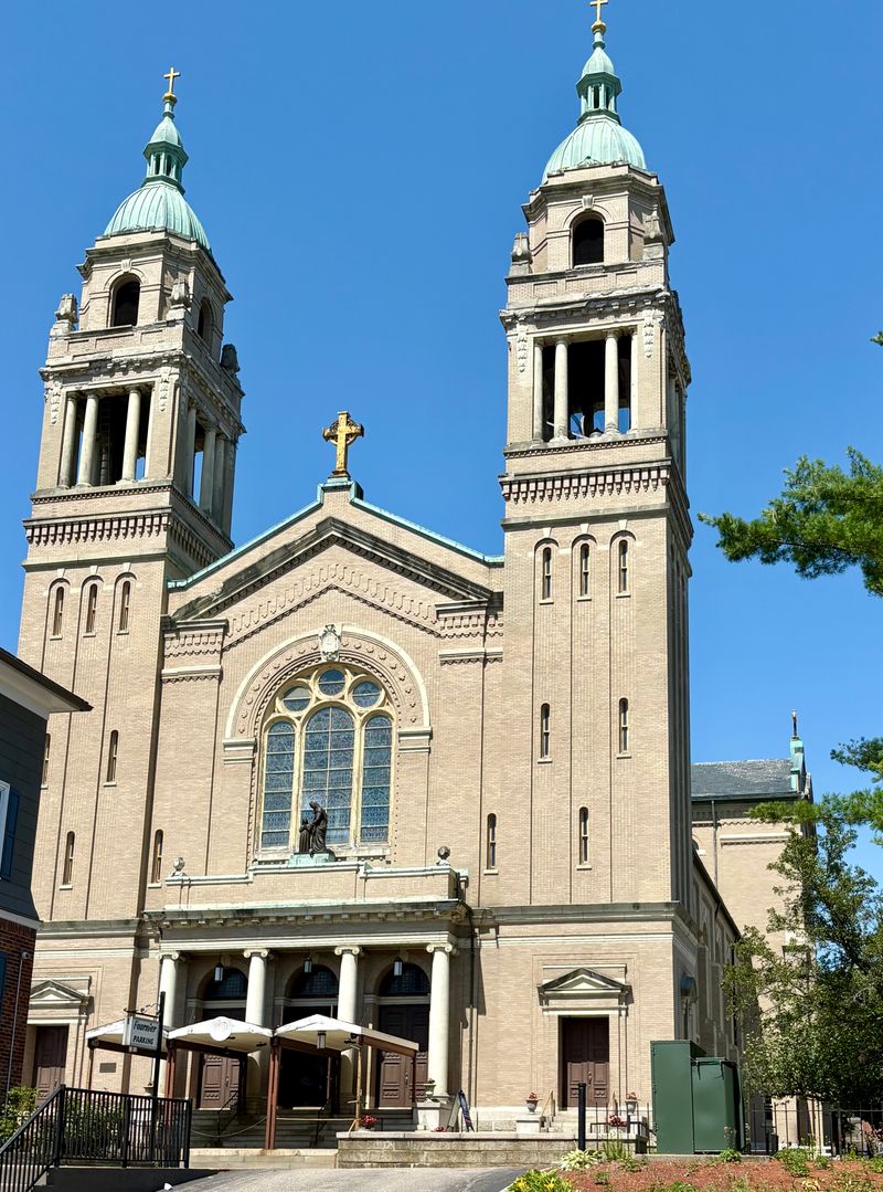 20 Church Basement Suppers Across America Serving Casseroles and Pies the Community Way 14 St. Anne’s Church Hall - Woonsocket, Rhode Island