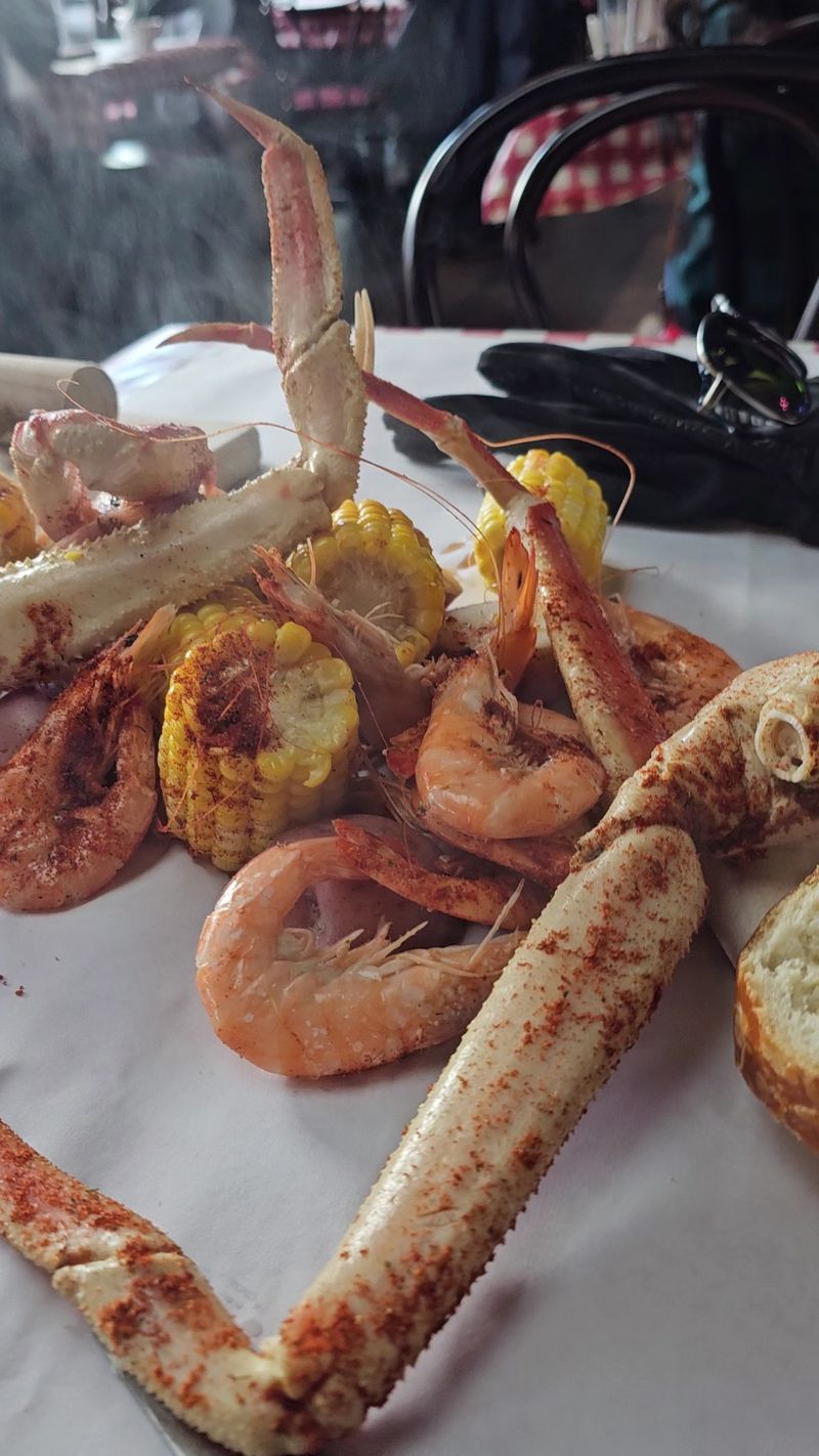 This Washington Waterfront Crab Shack Serves Seafeast Buckets Locals Say Are “Worth Any Detour To The Pier” 16 Date Night On The Pier